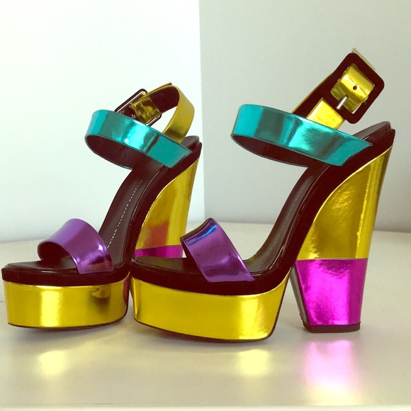 🎄Giuseppe Zanotti Wedges🎄 - Picture 2 of 6